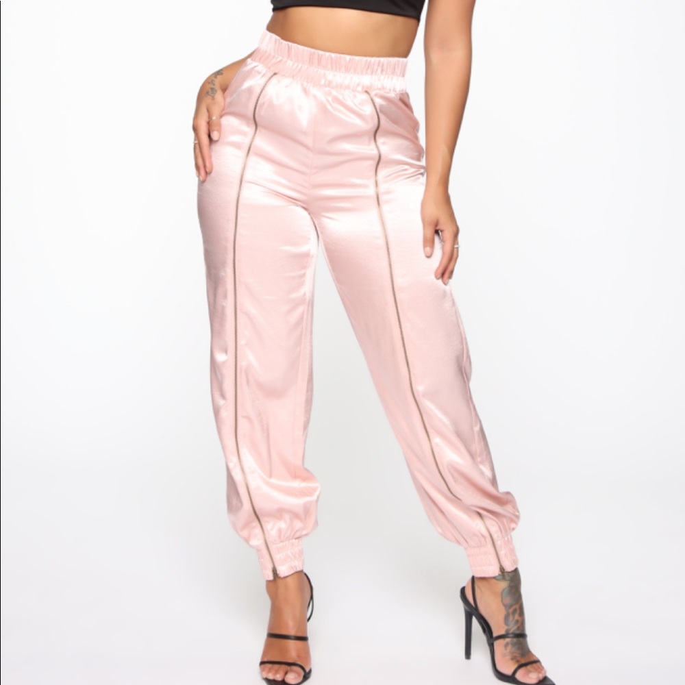 🦄🌸Fashion Nova Blush Quick ZIP Satin Joggers